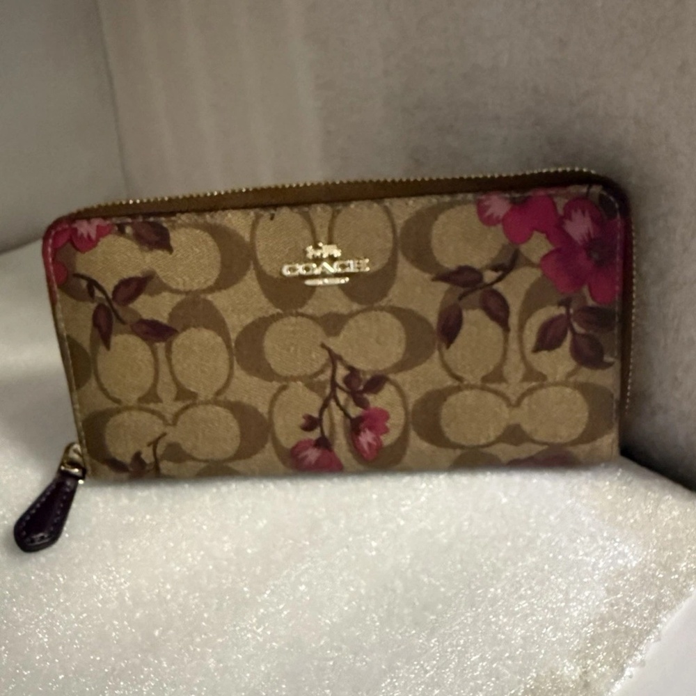 Coach Accordion Zip Wallet In Signature Canvas With Victorian Floral Print